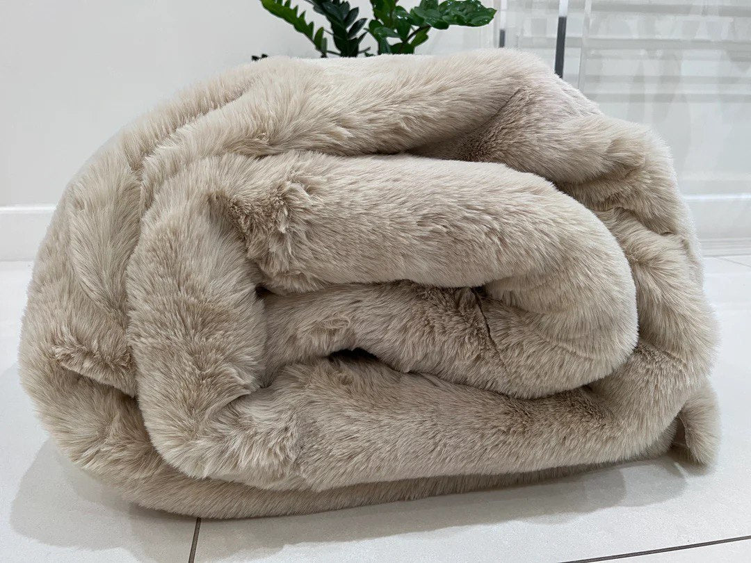 Luxe Rug Collection 7x10 ft Sandy Beige Chinchilla Plush Area Rug