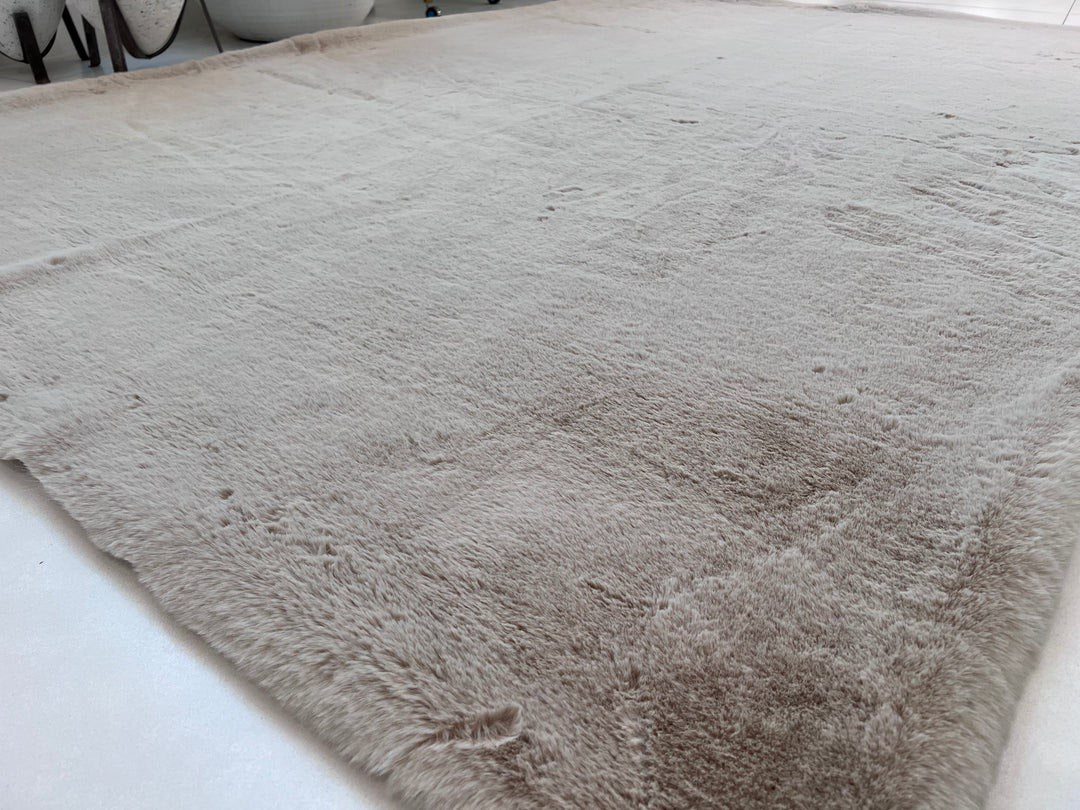 Luxe Rug Collection 7x10 ft Sandy Beige Chinchilla Plush Area Rug