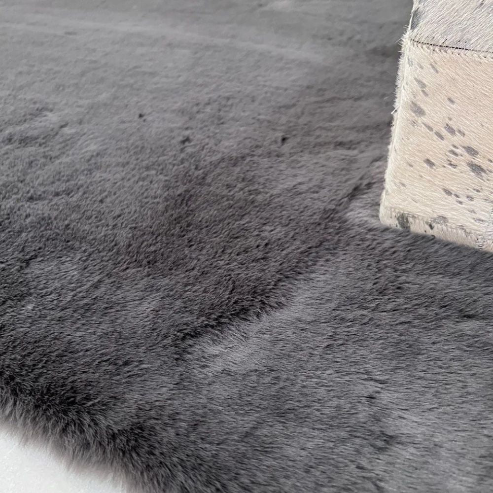 Luxe Collection, Raven Gray Chinchilla Faux Fur Plush Area Rug, 7x10 ft