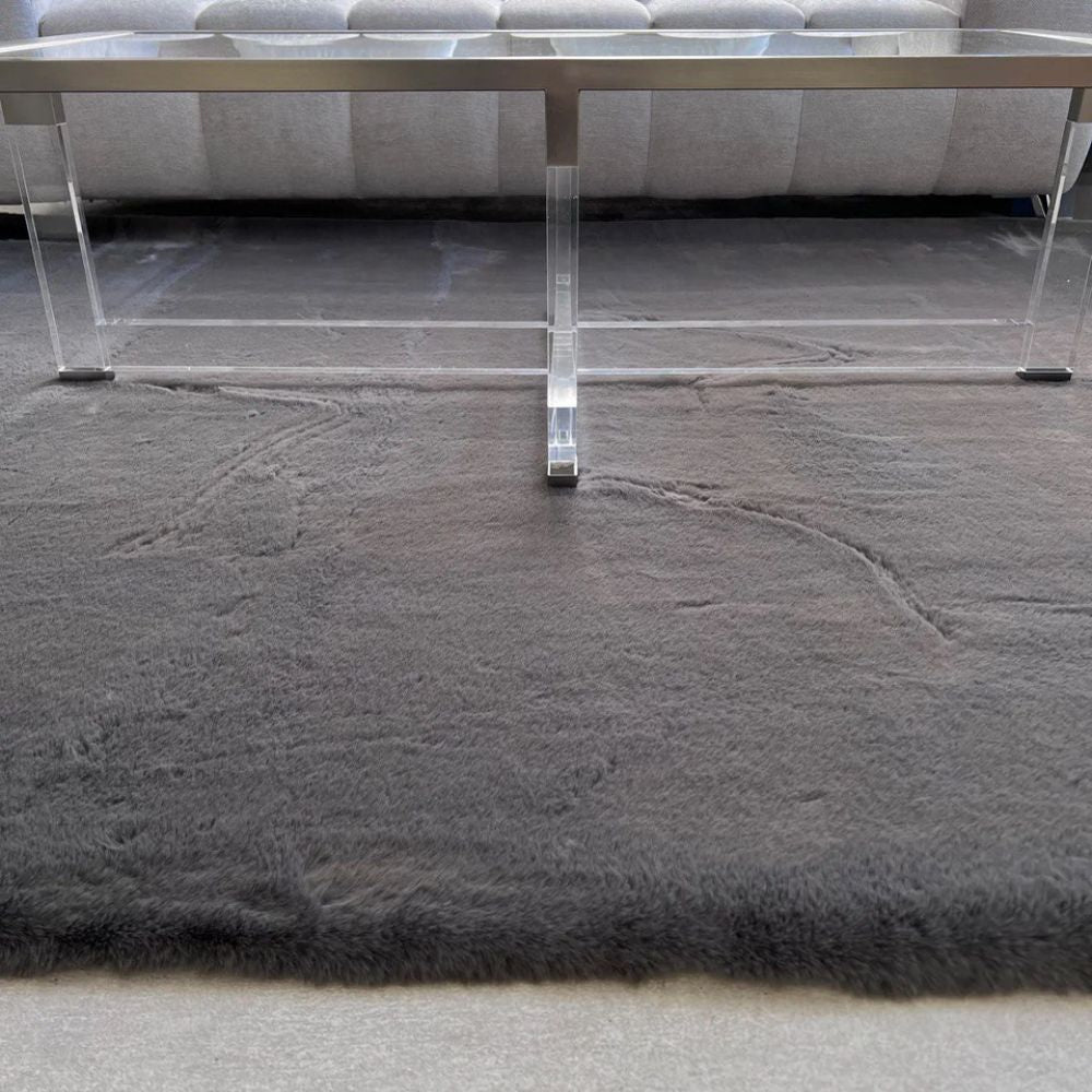 Luxe Collection, Raven Gray Chinchilla Faux Fur Plush Area Rug, 7x10 ft