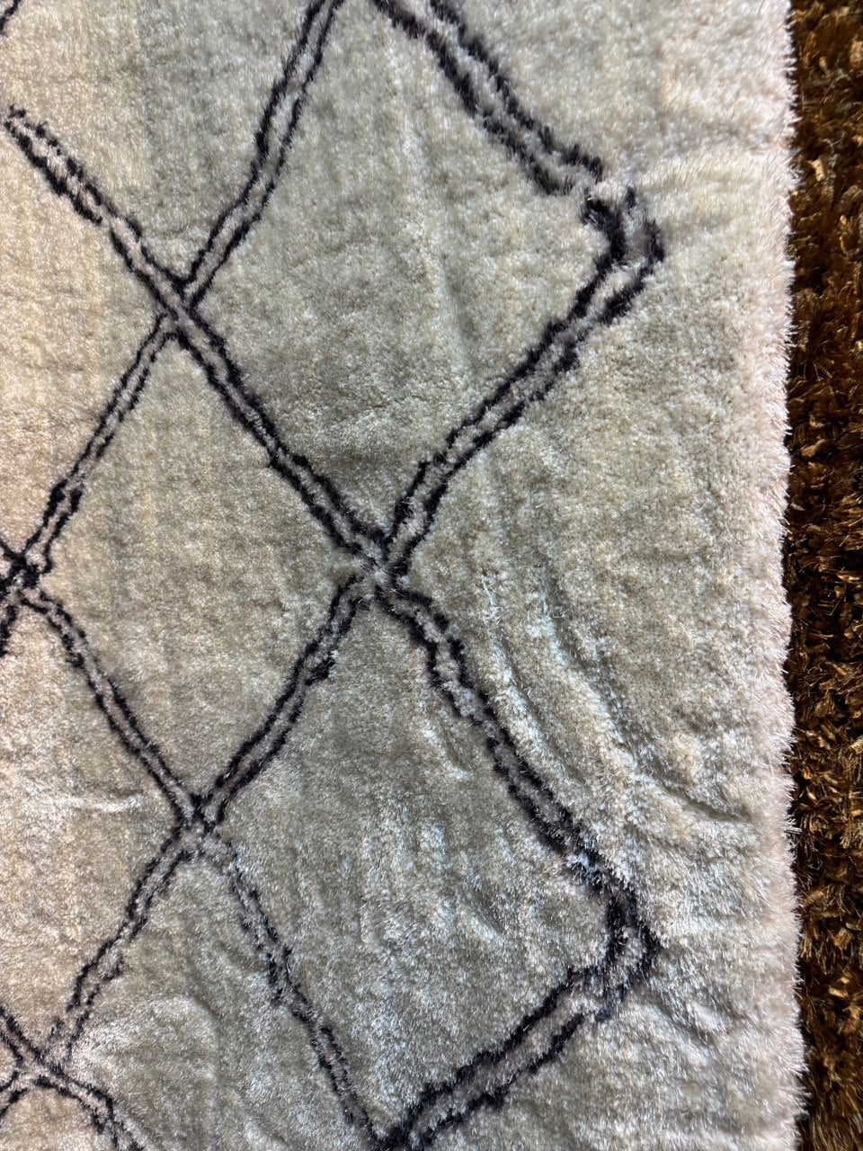 LA Rug Linens 6x9 Feet Modern Trellis Design Black White