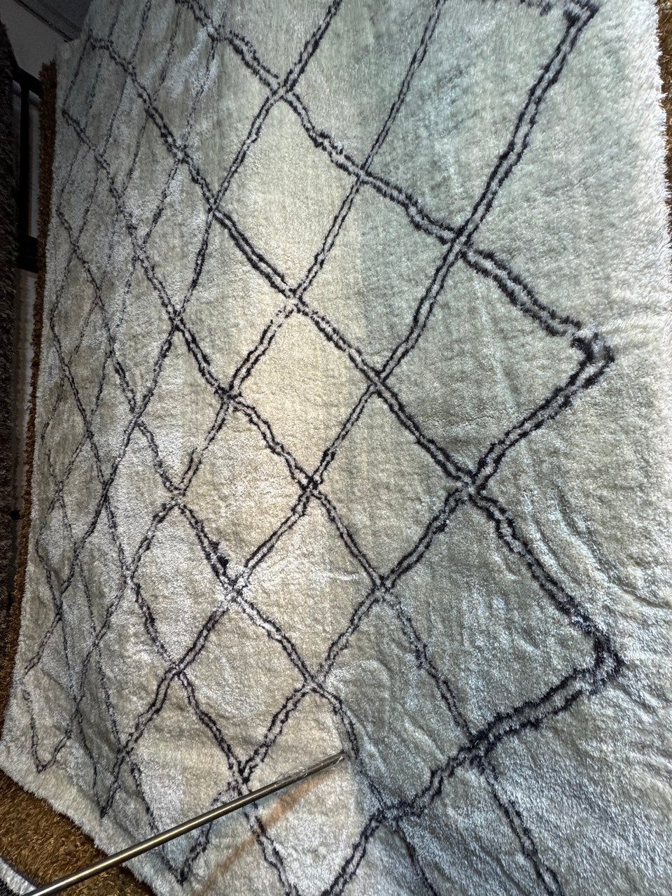 LA Rug Linens 6x9 Feet Modern Trellis Design Black White
